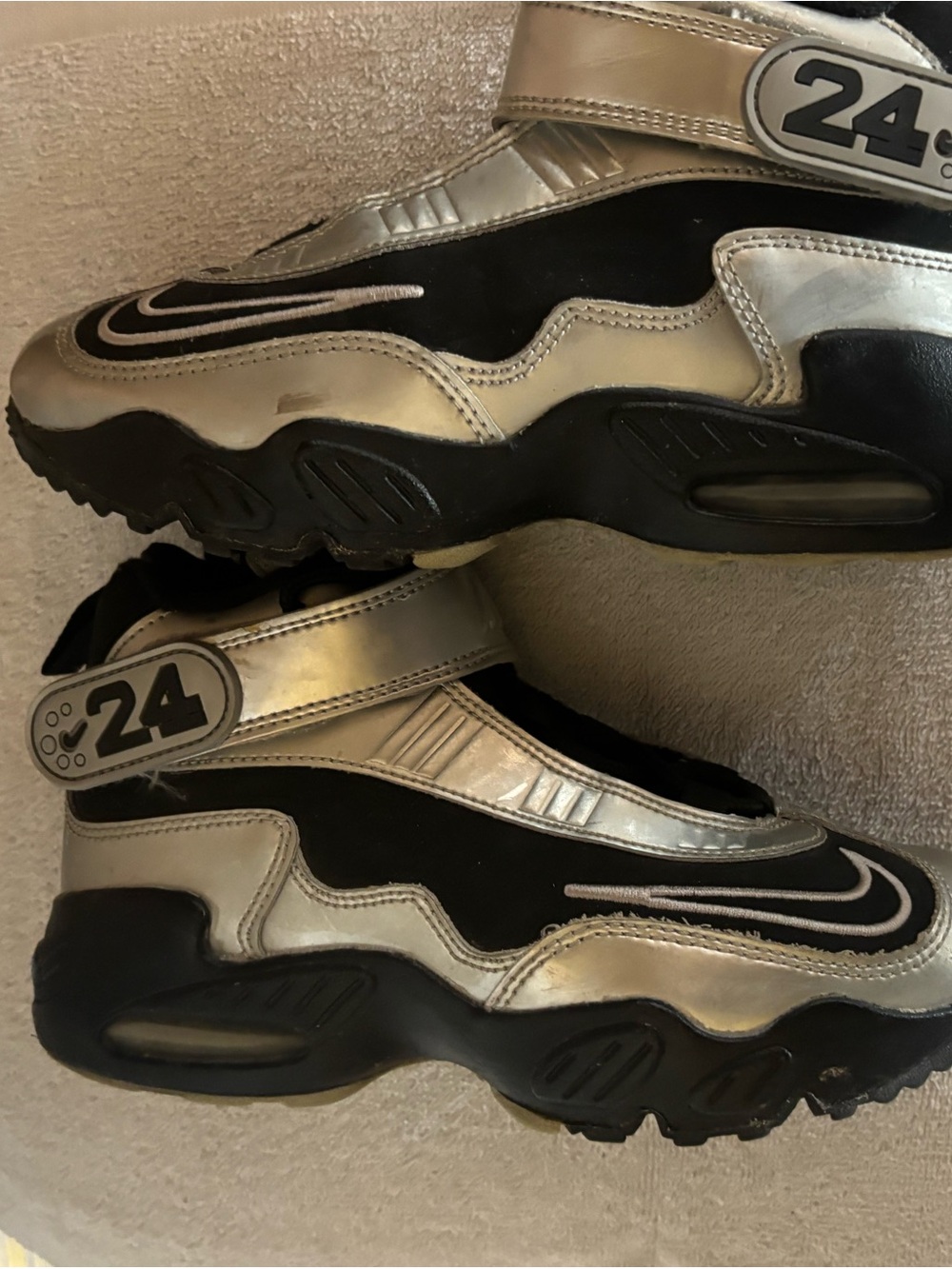 Nike Kids Silver and Black 24 Strap Sneakers